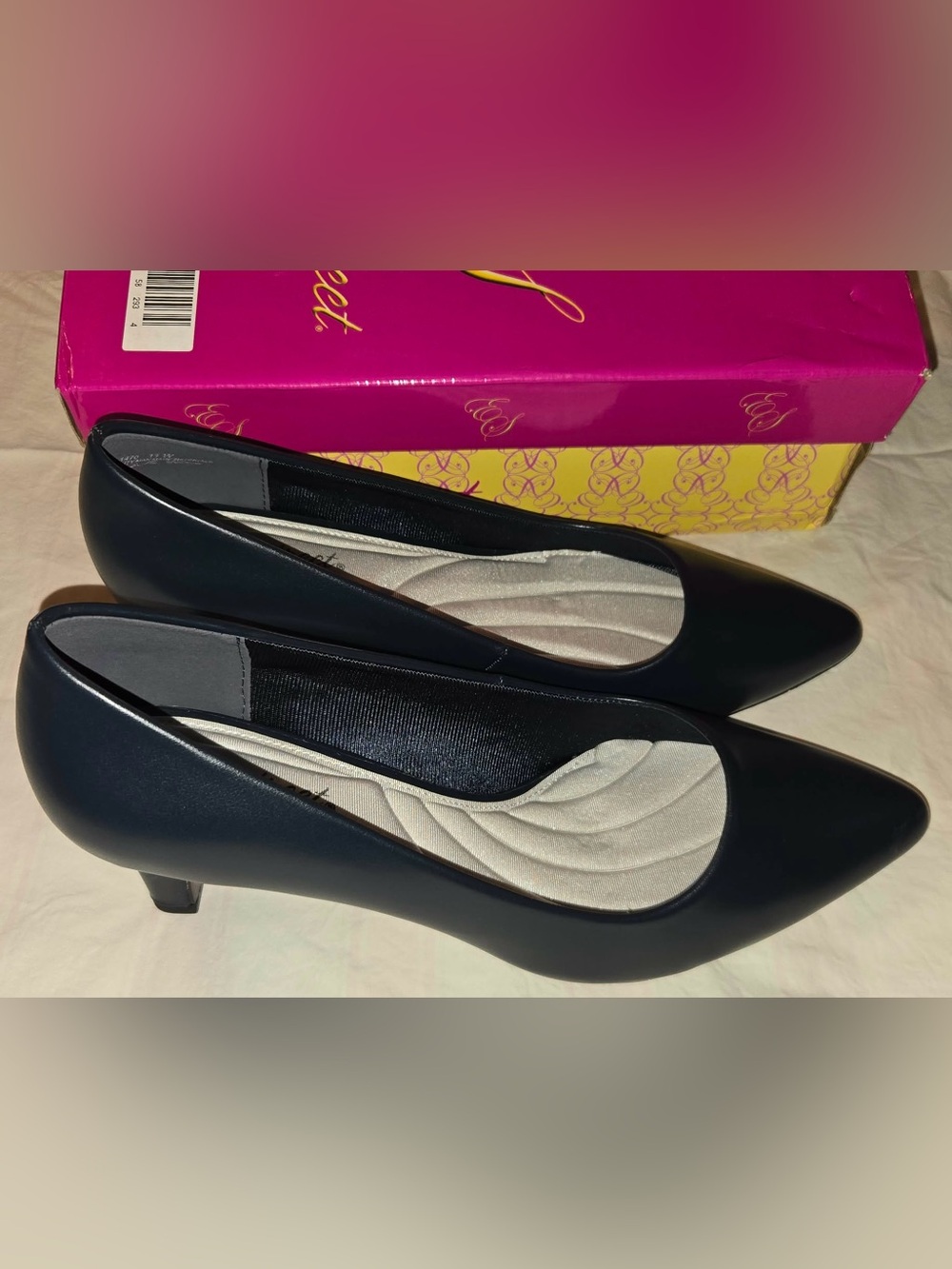 Easy Street Pointe Dress Pumps Pointed Toe Kitten Heel in Navy Sz 11wide NIB